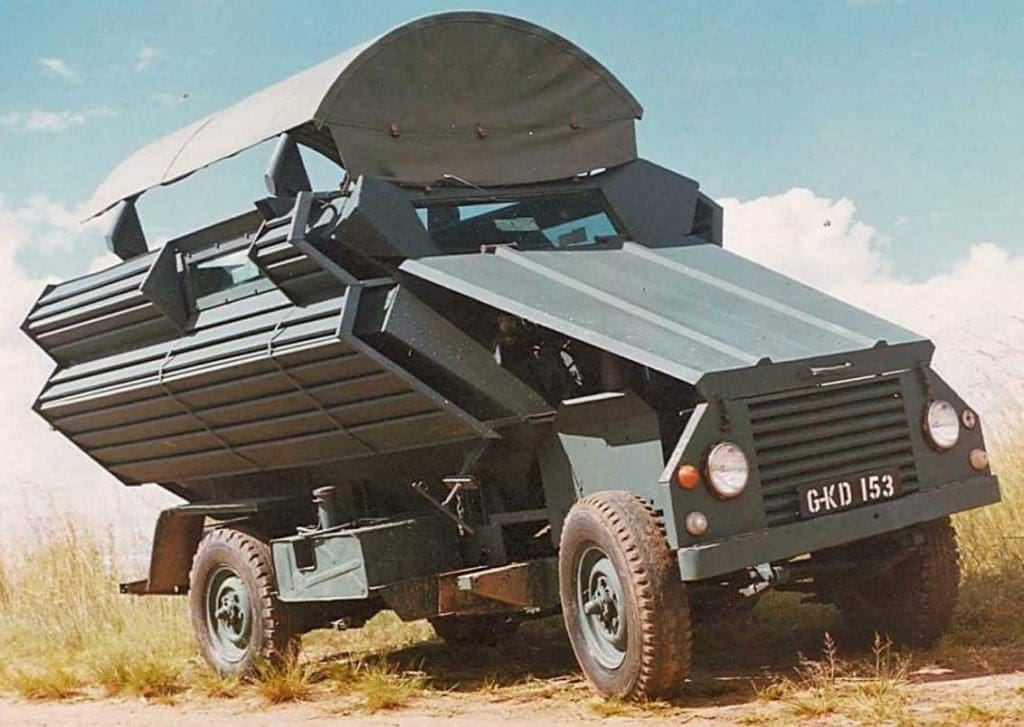 Al igual que otros vehículos, el Kudu estaba basado en plataformas civiles, lo que facilitaba su mantenimiento y producción. En las fotos se puede apreciar la configuración de sus laterales, para hacer frente a fuego de armas ligeras y RPGs. Foto: Pete Henning.