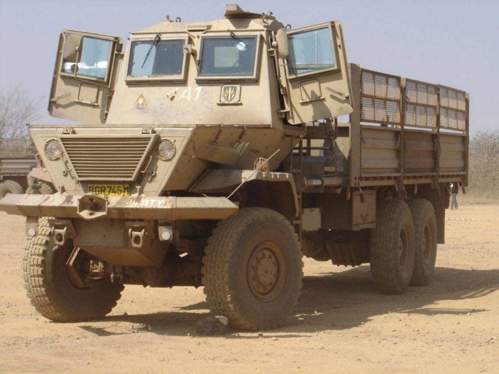 El ejército de Sudáfrica dotó con las cabinas Kwêvöel a todos los camiones Magirus Deutz y posteriormente SAMIL que prestaban apoyo durante las operaciones contra la guerrilla en lo más profundo del chaparral africano. Foto: Internet.