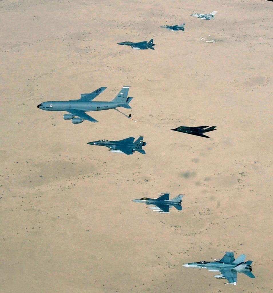 Formación aérea de las naciones aliadas durante el último conflicto en Iraq. Imagen: USAF - Master Sgt. Ronny Przysucha