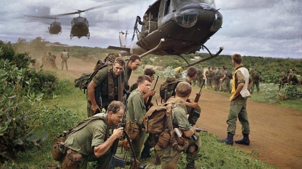 Soldados del 7RAR aguardan el retorno a Nui Dat luego de la operación Ulmarra, agosto de 1967. El conflicto en el sedeste asiático resultó un trago amargo para Australia. Imagen: Australian War Memorial.