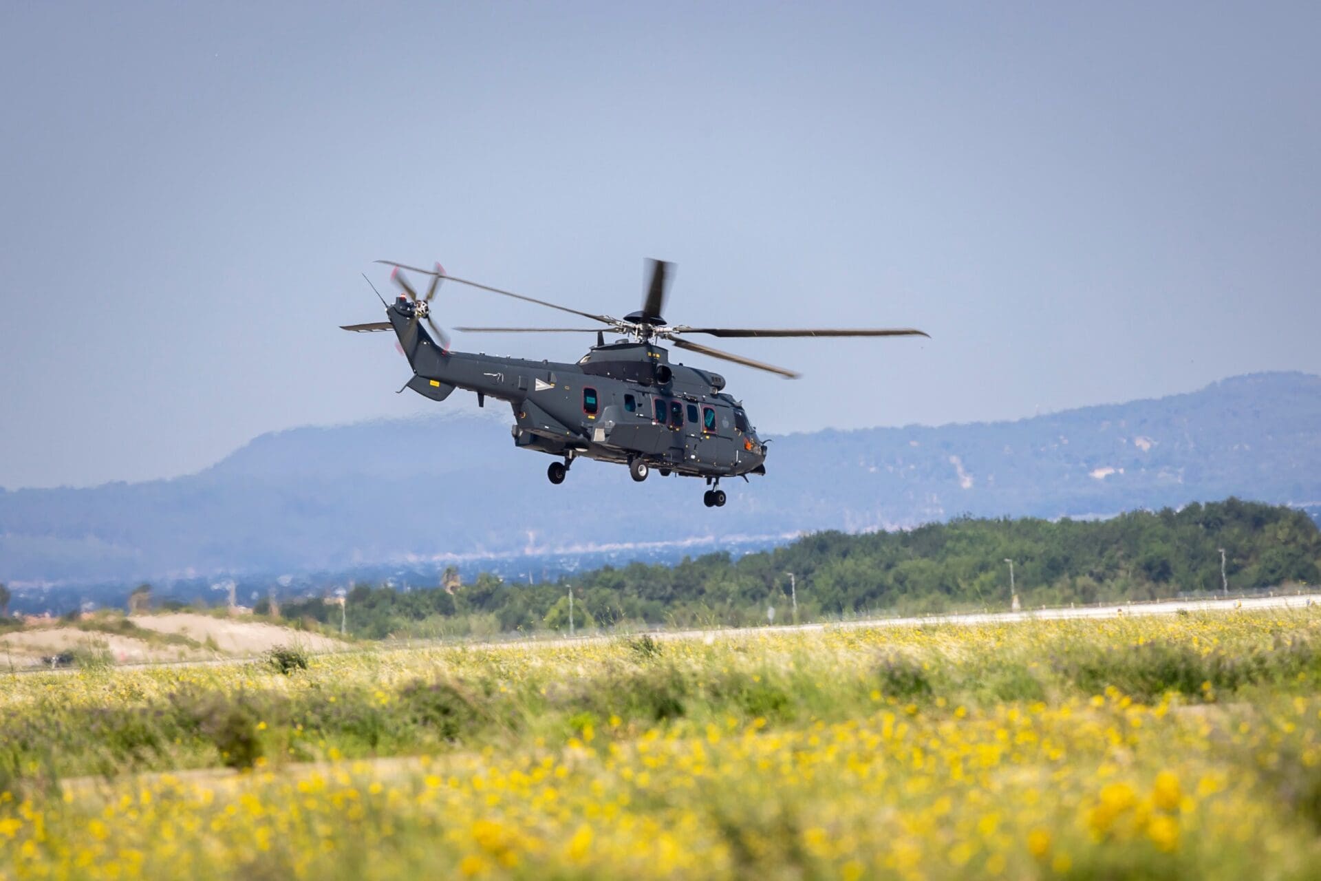 Airbus Concreta La Entrega De Los Primeros Dos Helic Pteros H M A La