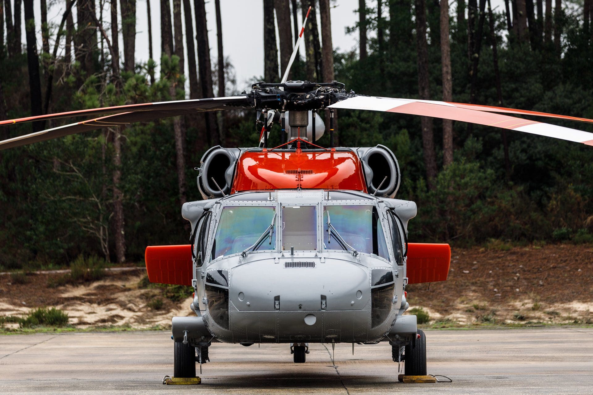 La Fuerza A Rea De Portugal Recibe Helic Pteros Uh A Black Hawk Y