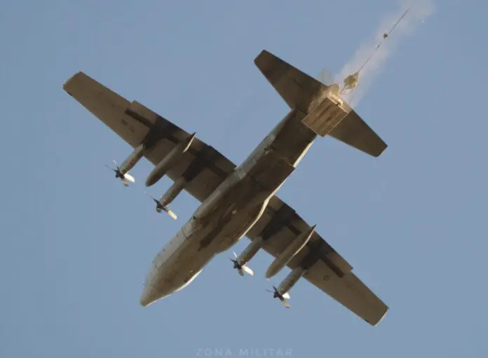 الجيش الأرجنتيني والقوات الجوية ينفذون عمليات إسقاط حمولة ثقيلة من طائرة C-130 H Hercules