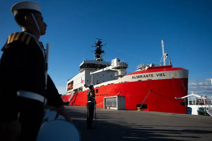 البحرية التشيلية تدمج رسميًا في الخدمة كاسحة الجليد الجديدة المبنية محليًا AGB 46 Almirante Viel