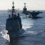 El crucero clase Ticonderoga USS Mobile Bay CG-53 junto al portaaviones USS John C Stennis CVN74 en el océano Pacífico. Foto: US Navy - Mass Communication Specialist 3rd Class Kenneth Abbate