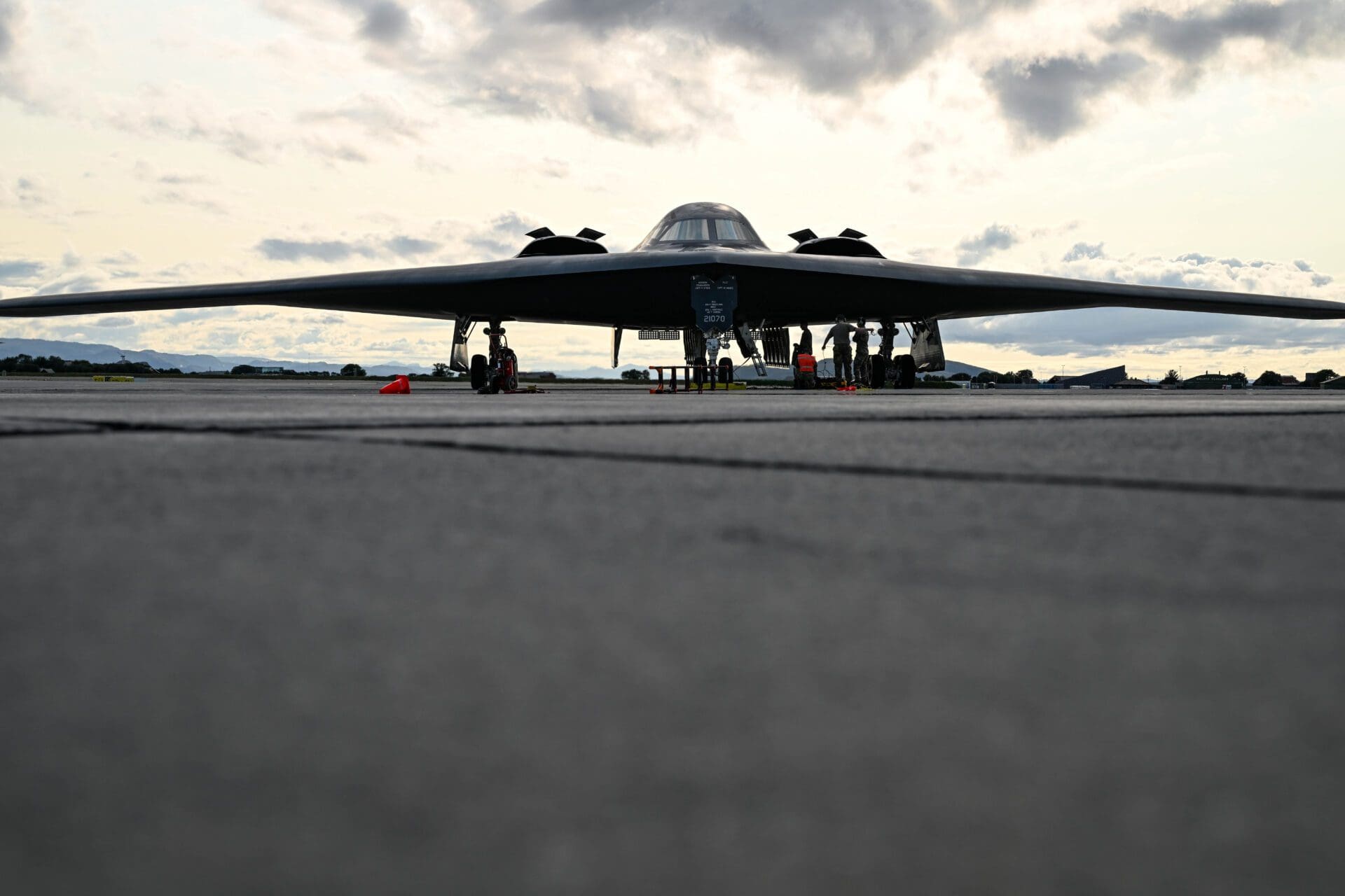 Dos Bombarderos B-2 De La Fuerza Aérea De EE.UU. Aterrizaron Por ...