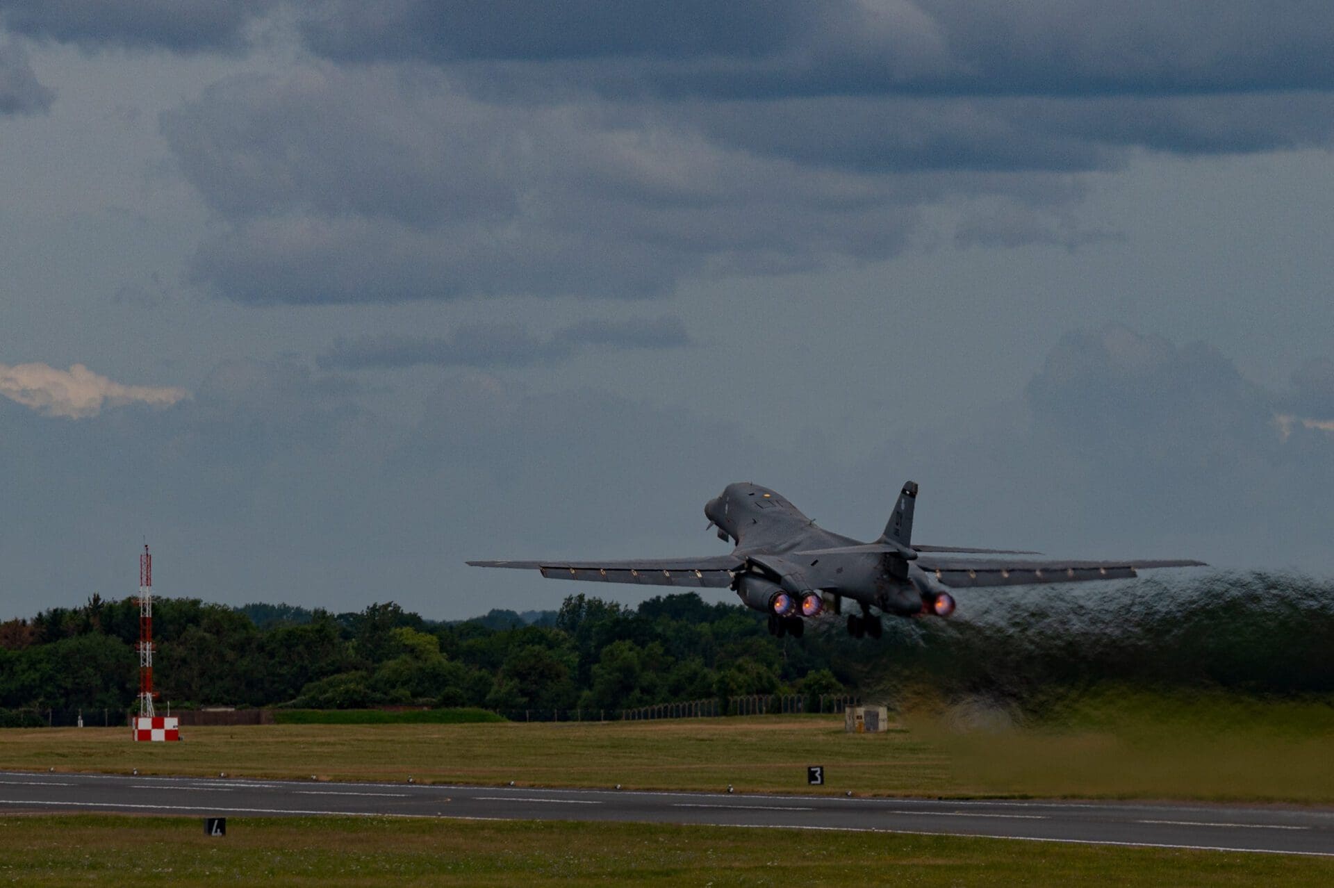 Primer Vuelo De Un Bombardero B-1B Lancer Modernizado De La Fuerza ...