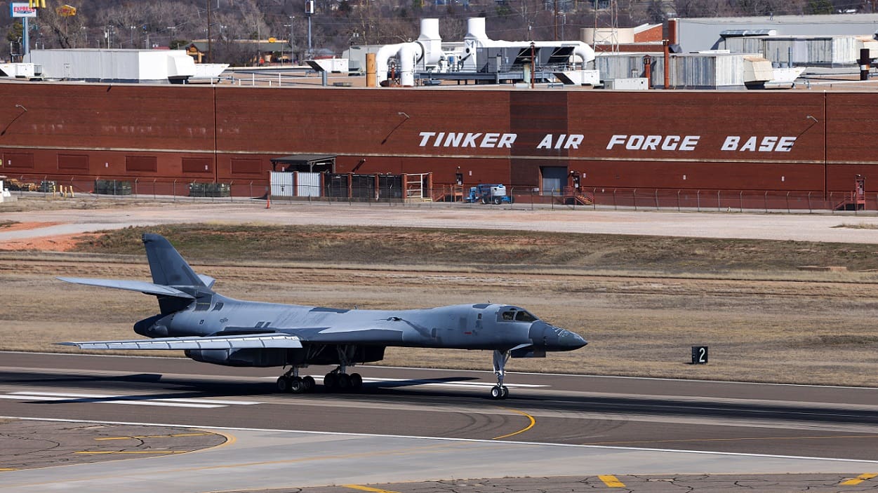 La Fuerza Aérea De EE.UU. Retorna Al Servicio Un Bombardero B-1B Lancer ...