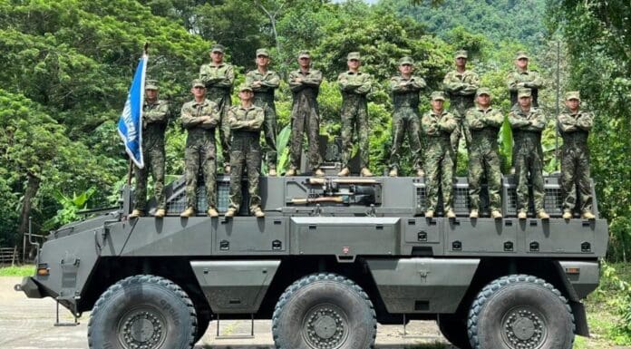 Mbombe 6x6 Ejército de Ecuador: Créditos: Webnfomil