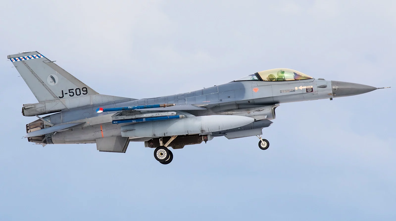 I Paesi Bassi stanzieranno 300 milioni di euro per l’acquisto di armi per gli F-16 ucraini