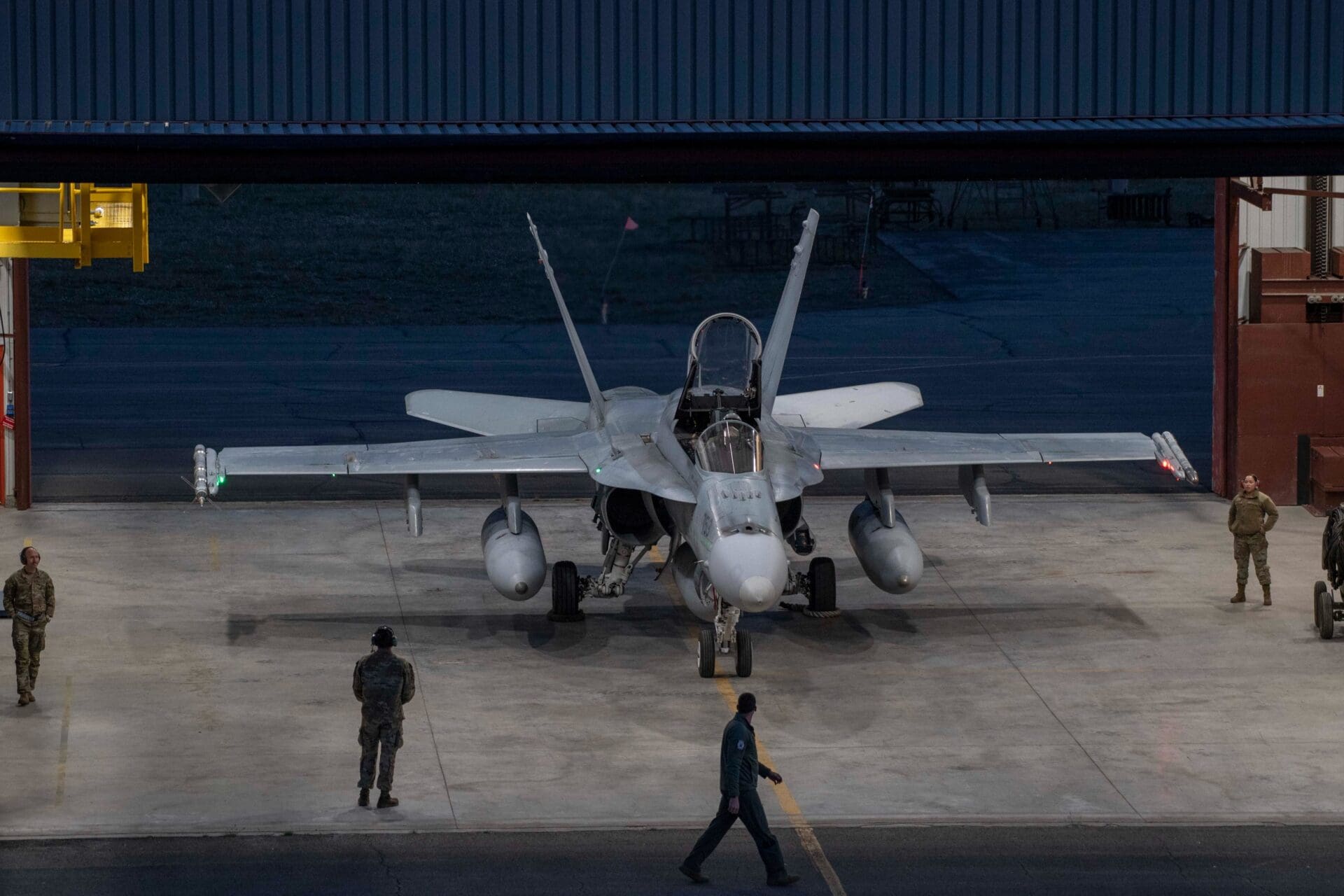 La Fuerza Aérea De Canadá Recibe Sus Primeros Seis Cazas Cf 18 Hornet