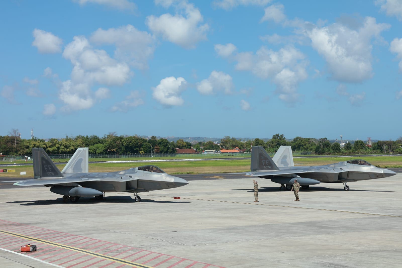 Jet tempur F-22 Angkatan Udara AS terbang ke Indonesia, Brunei, dan Filipina sebagai bagian dari tur melalui Laut Cina Selatan.